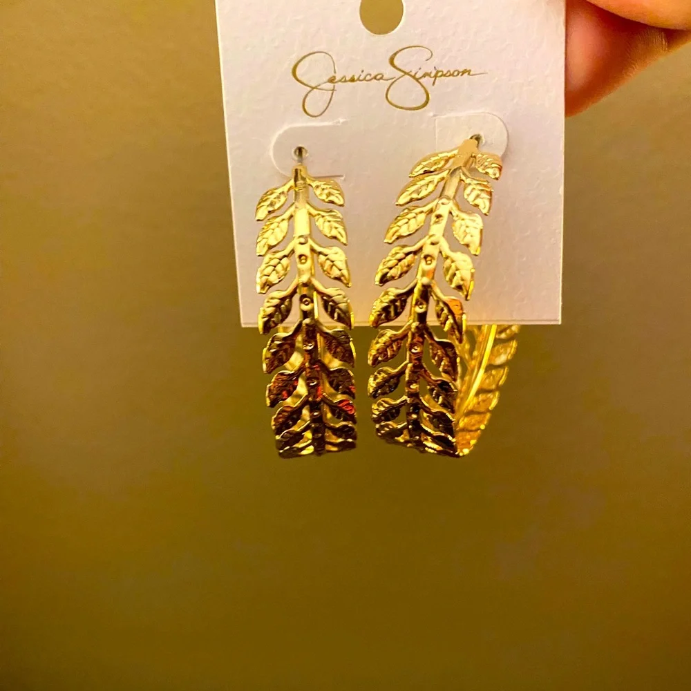 NEW Jessica Simpson gold leaf hoop earrings